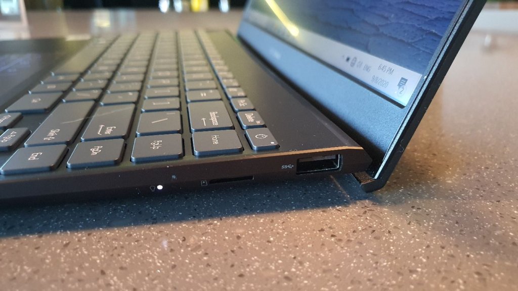Asus zenbook ux325 right