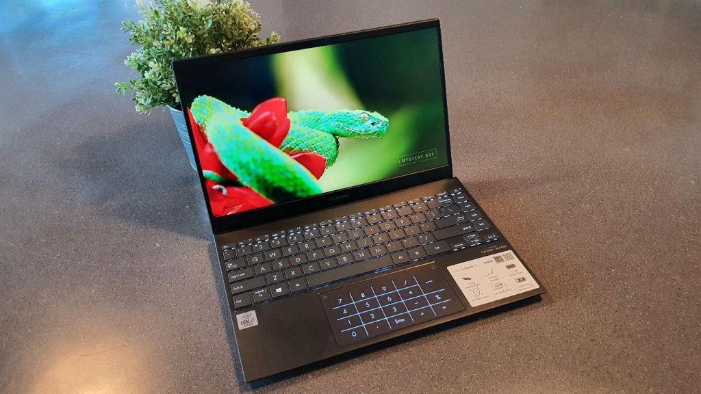 Asus Zenbook 13 ux325 review angled