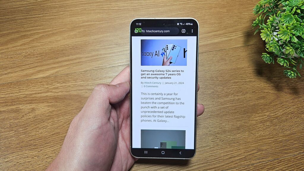 Samsung Galaxy S24 Review (Exynos 2400) - Mighty Mini Marvel AI phone Tested 4 Samsung Galaxy S24 Review web browsing